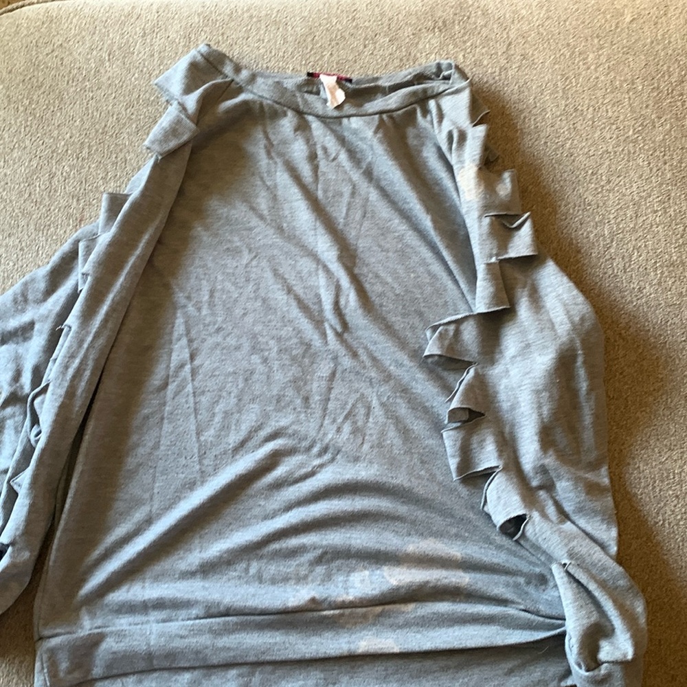 Long sleeved grey shirt